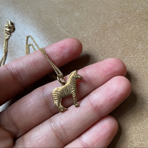 🦓 Zebra charm pendant necklace - Picture 3 of 7